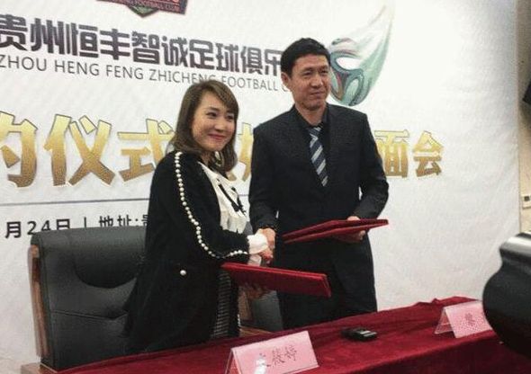 说罢，一把将他丢到地上。